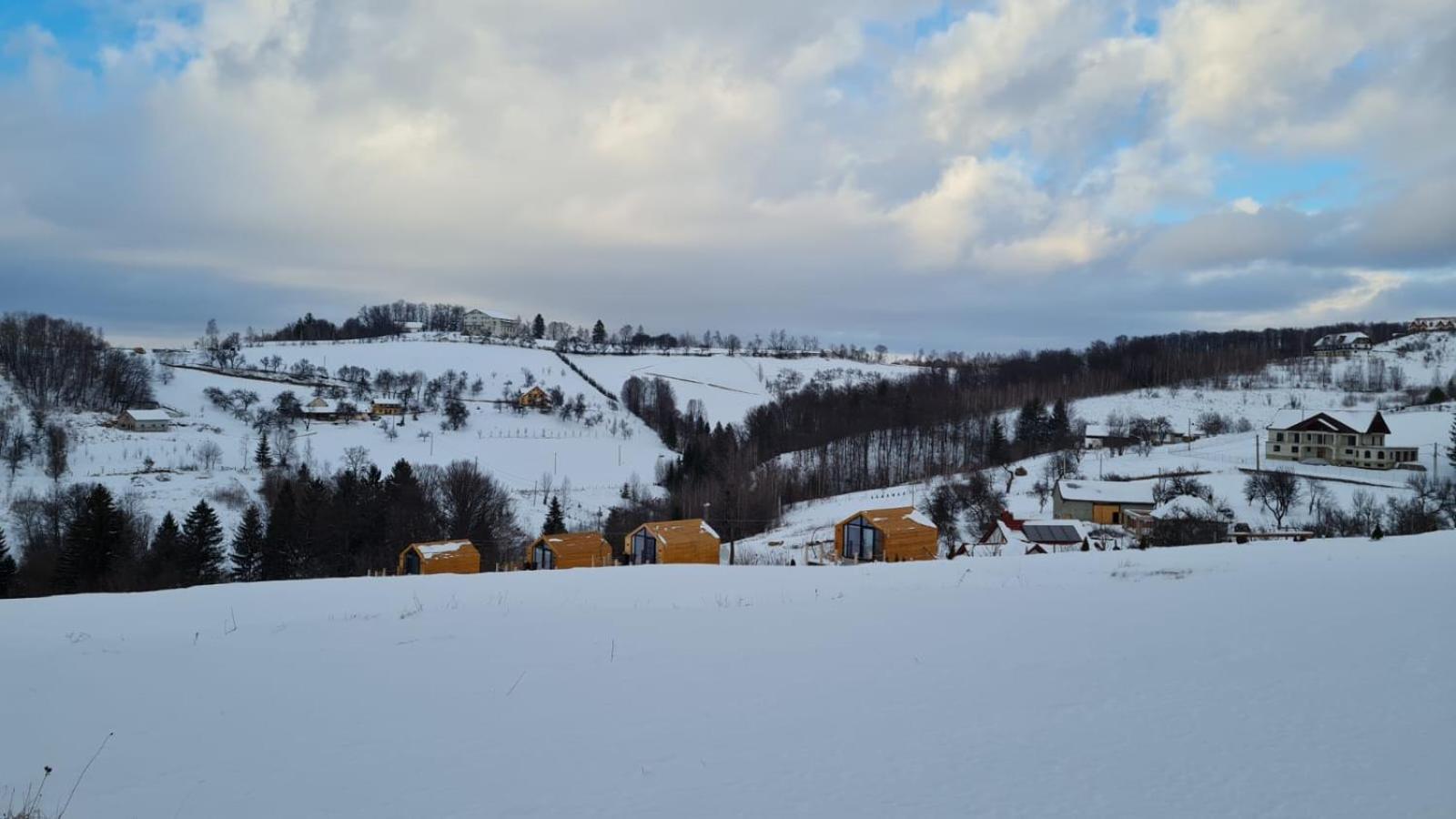 My Little Village Poiana Mărului 외부 사진